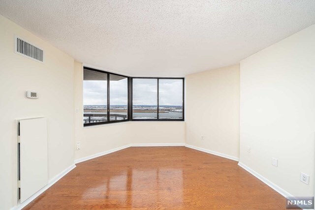 Building Photo - 1214 Harmon Cove Tower