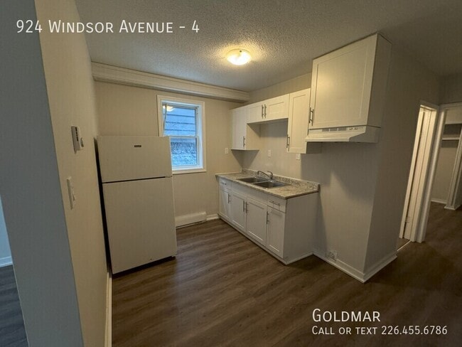 Building Photo - 1 Bedroom Updated Lower level