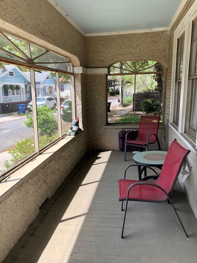 Building Photo - 6109-6111 Delord St.