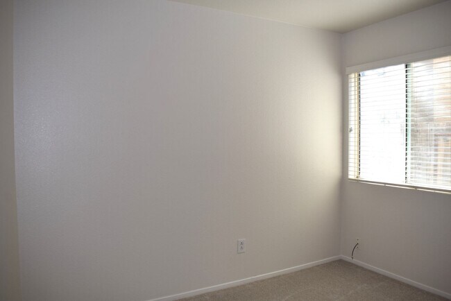 Foto del edificio - Resident Benefit Package Property