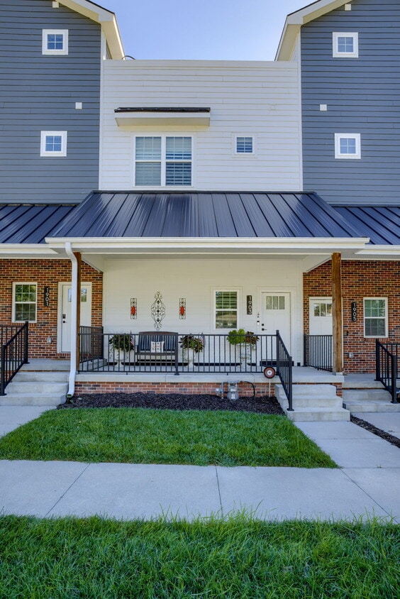Front Porch - 1903 S 7th St