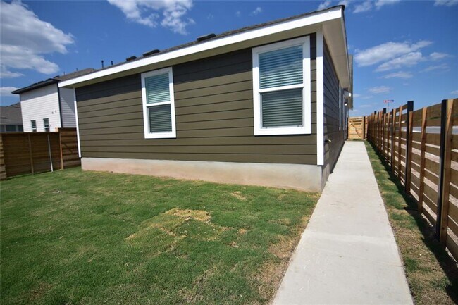 Building Photo - 275 Bugbee