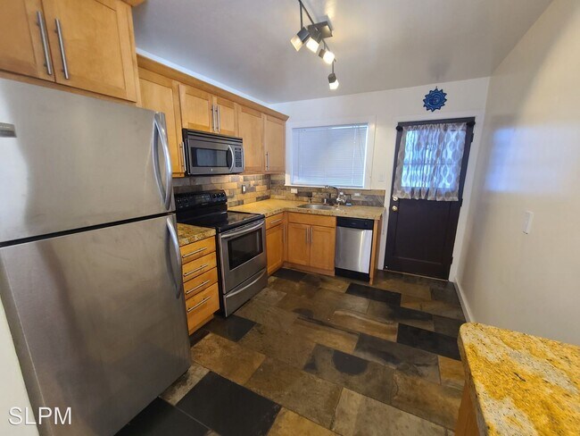 Foto del edificio - 8061 Greenridge Dr