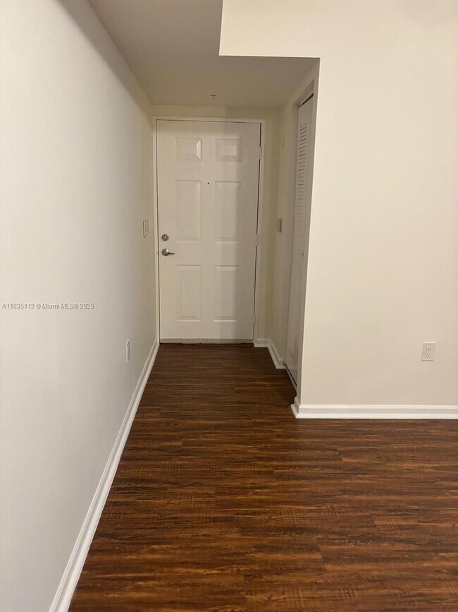 Foto del edificio - 2133 Renaissance Blvd