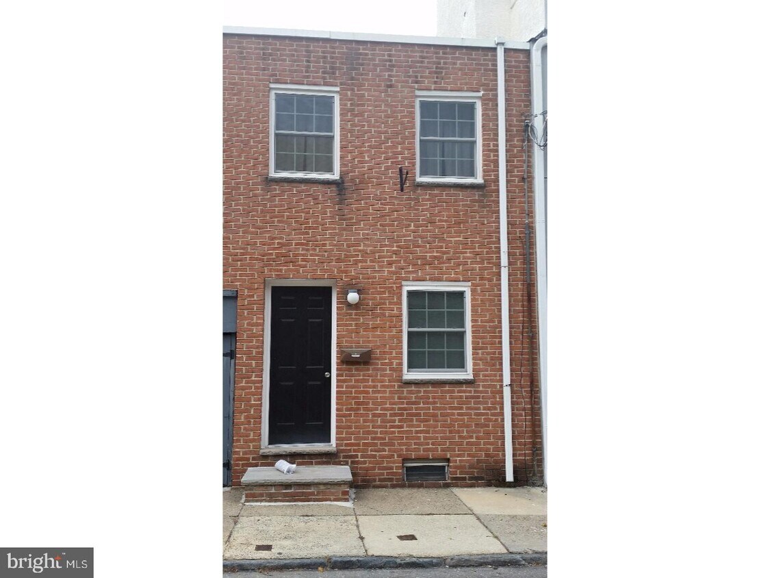 121 Mountain St, Philadelphia, PA 19148 Townhome Rentals in