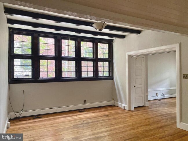 Building Photo - 1509 Delaware Ave