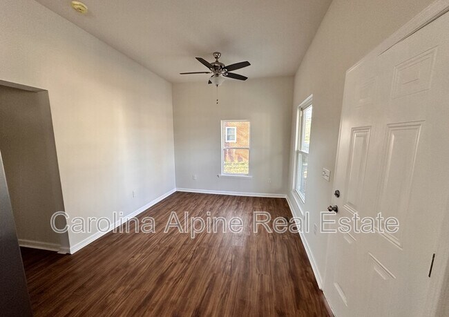 Building Photo - 506 Clegg St