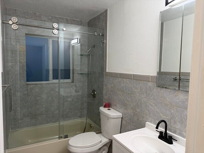 Foto del edificio - 4011 SW 28th St