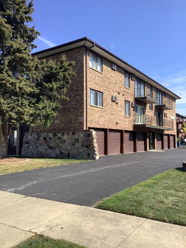 Primary Photo - 10411 Mason Ave
