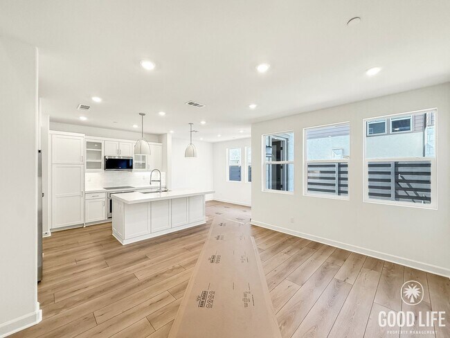 Building Photo - Stunning 3B/2.5BA Townhome in San Marcos A...