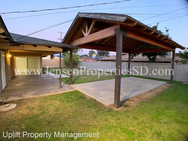 Building Photo - 3 br, 2 bath House - 2503 Crest Dr