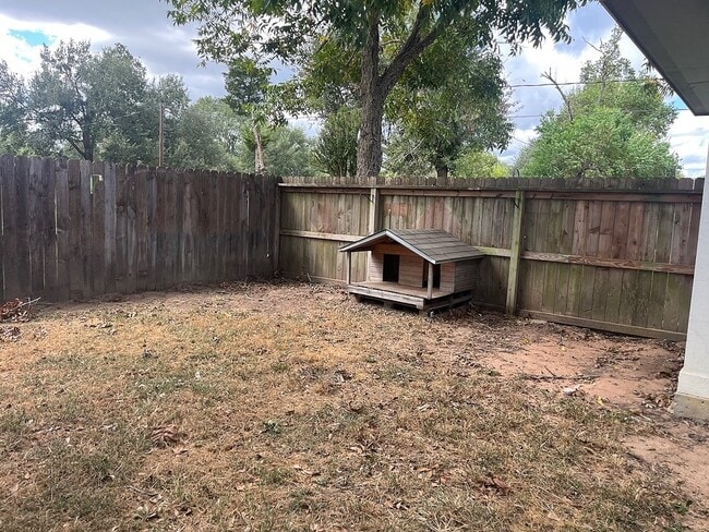 Foto del edificio - 1841 Caroline Ln