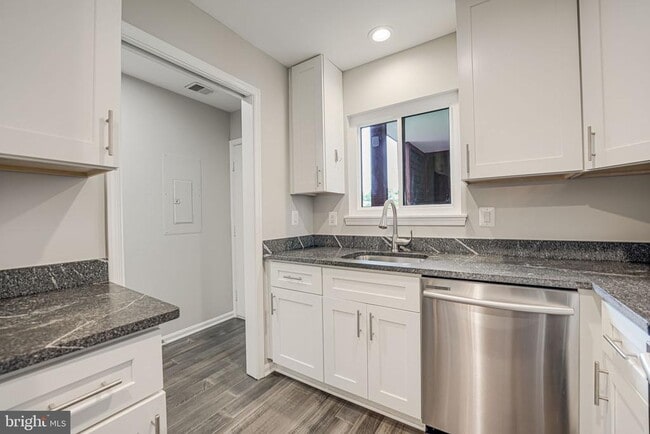 Foto del edificio - 2815 Lee Oaks Ct