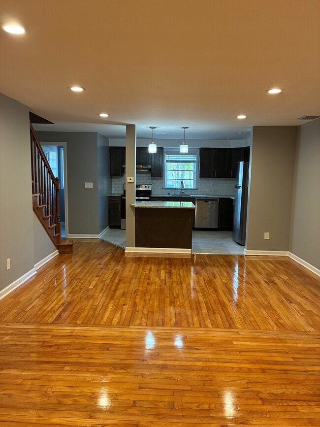 Building Photo - 30 Mansfield Dr