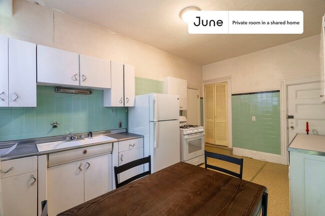 Building Photo - Room in Shared 4 bed/1.5 bath home