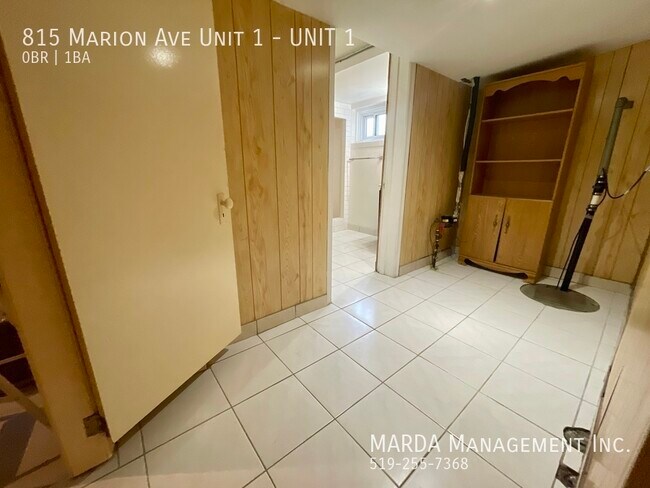 Photo du bâtiment - NICELY UPDATED BACHELOR APARTMENT IN OLD W...
