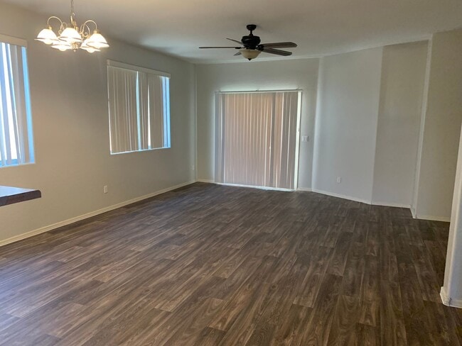 Foto del edificio - Warm & Inviting 4bed / 2 bath Home in Phoe...