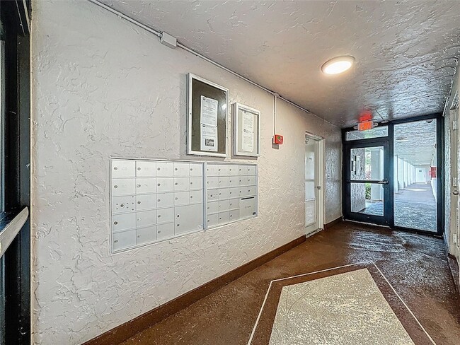 Building Photo - 8735 Ramblewood Dr