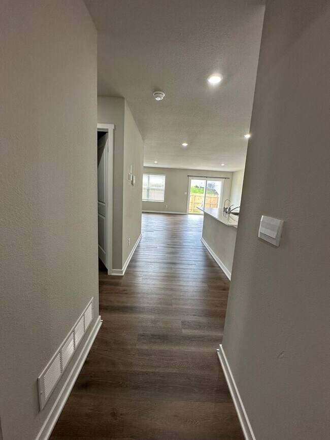Foto del edificio - Beautiful 2023-Built Elkhorn Home with 3 Bedrooms & 3 Baths