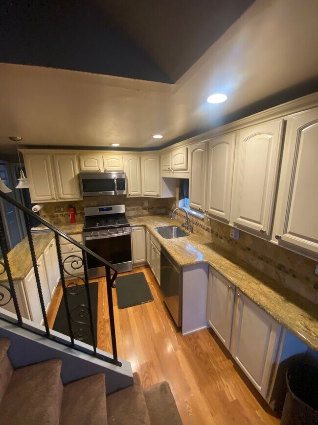 Foto del edificio - 233 S State Rd