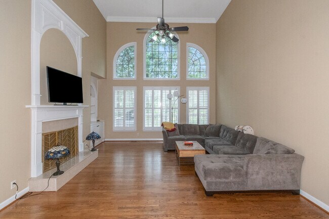 Building Photo - 1450 Hillcrest Heights