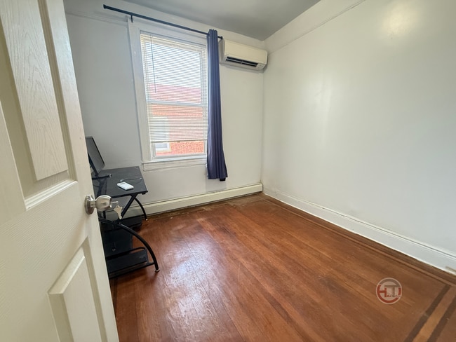 Building Photo - 2889 E 195th St