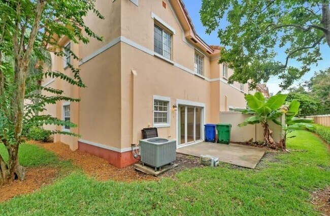 Foto del edificio - 8678 SW 23rd Ct