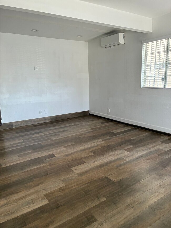 Building Photo - 456