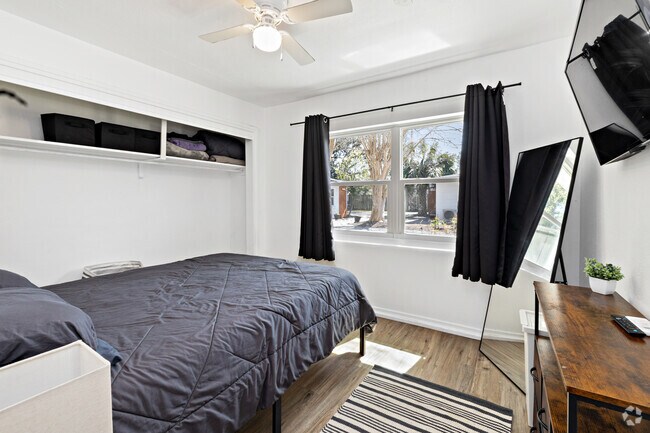 2 habitaciones, 1 baño - 500 pies cuadrados - Dormitorio principal - 512 Paulding Ave