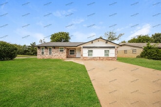 Building Photo - 5025 Brookdale Dr