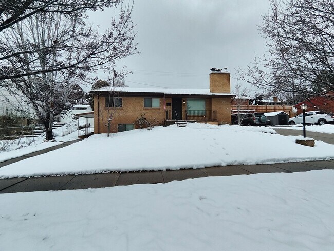 Foto del edificio - Wonderful 5 Bed, 3 Bath Home in Bountiful!