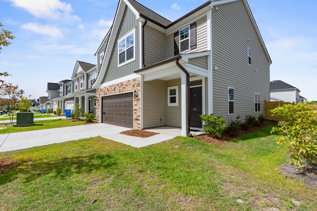 Building Photo - 837 Peony Ln