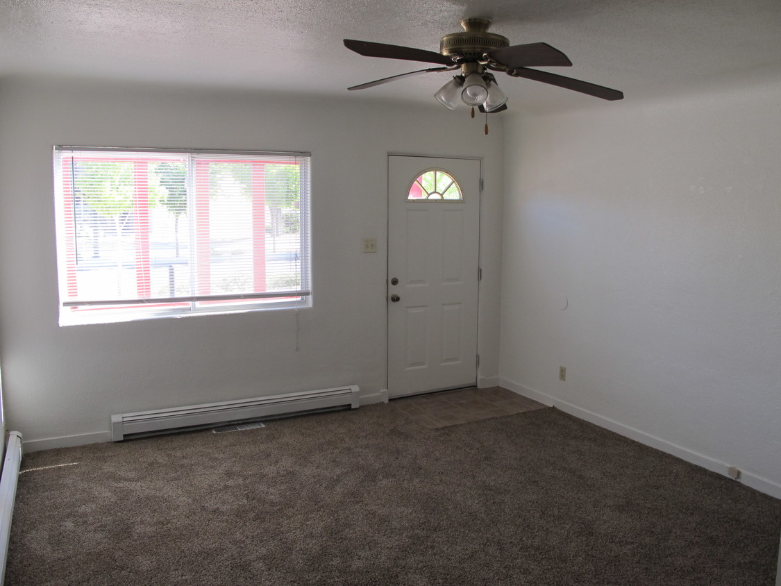 Primary Photo - Plaza Del Sol Apartments