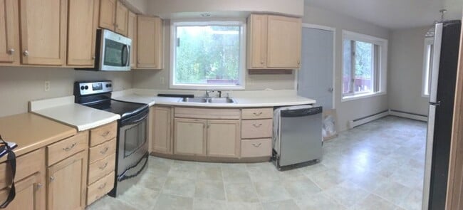 Building Photo - 3766 Lyle Ave