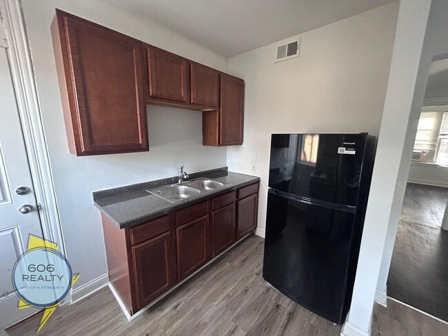 Foto del edificio - 2004 W Jarvis Ave