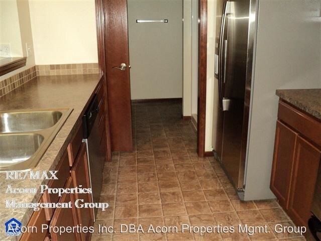 Building Photo - 2 br, 2 bath House - 1668 SW Stremler St
