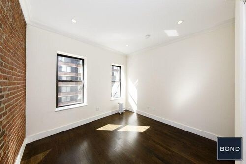 Primary Photo - 341 E 75th St