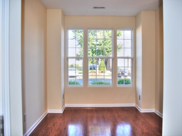 Foto del edificio - Spacious 3 story Townhome-Close to Downtow...