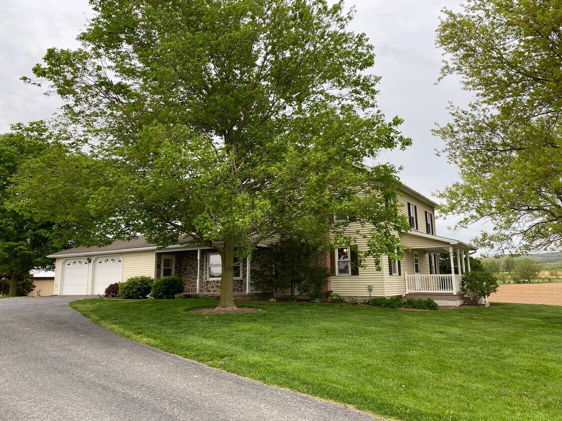 Primary Photo - Coming soon! 4 Bedroom Farmhouse for Rent ...