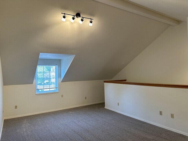 Building Photo - 824 NW Newport Ave