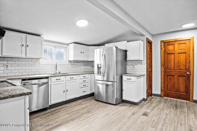 Building Photo - 128 Franklin Ave