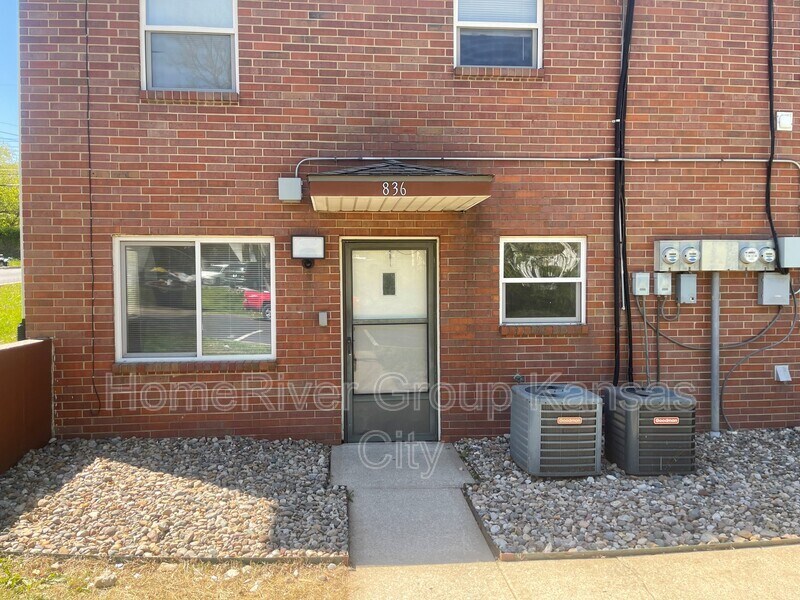 836 NE 68th St, Gladstone, MO 64118 Townhome Rentals in Gladstone MO