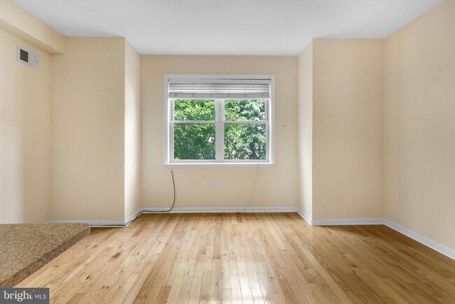 Foto del edificio - 2464 Frankford Ave