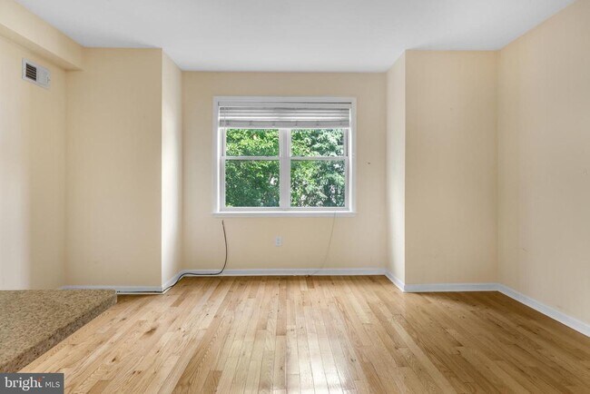 Building Photo - 2464 Frankford Ave