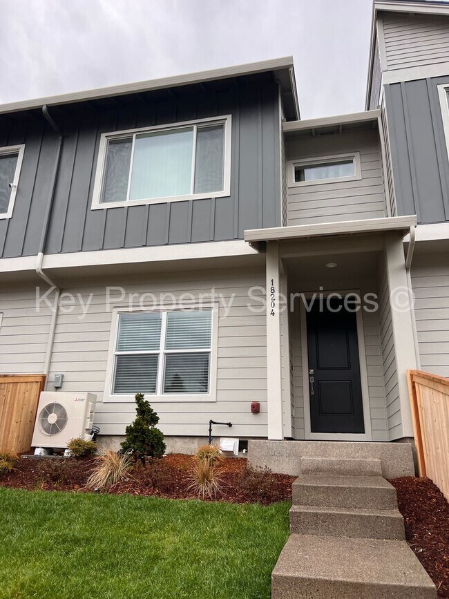Foto del edificio - Newer Townhome in North Vancouver/Ridgefield