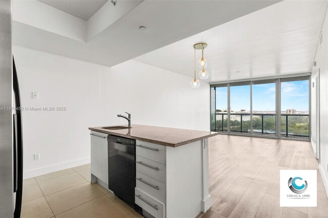 Building Photo - 888 Biscayne Blvd