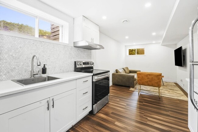 Building Photo - 697 Rue De Chinon