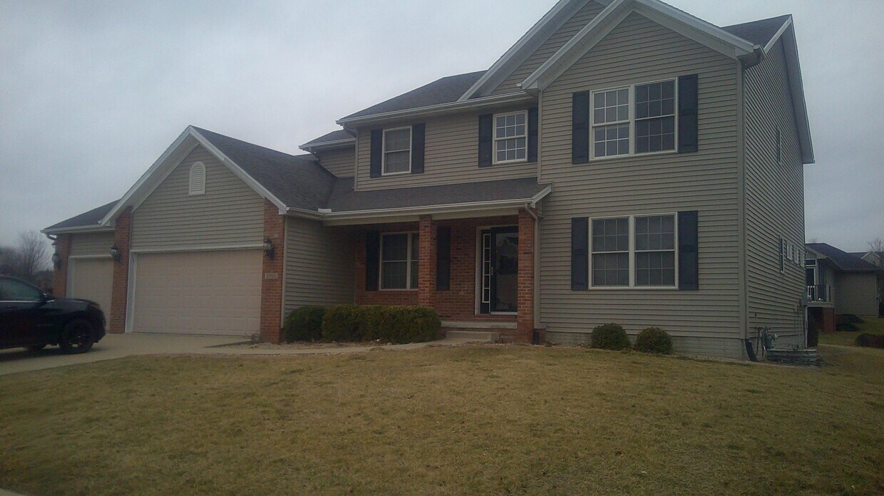 Primary Photo - Large single family Home