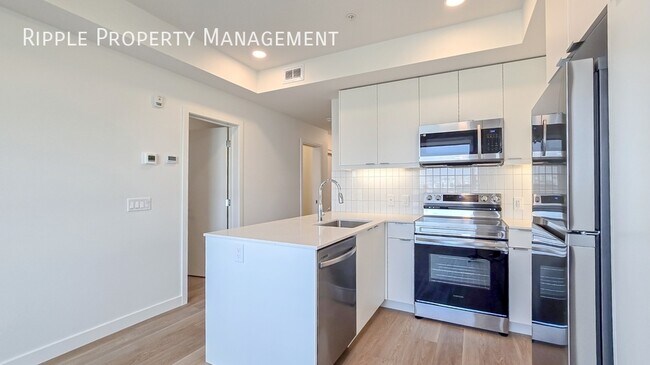 Building Photo - Modern 2 Beds, 2 Baths Apartment/Condo | N...