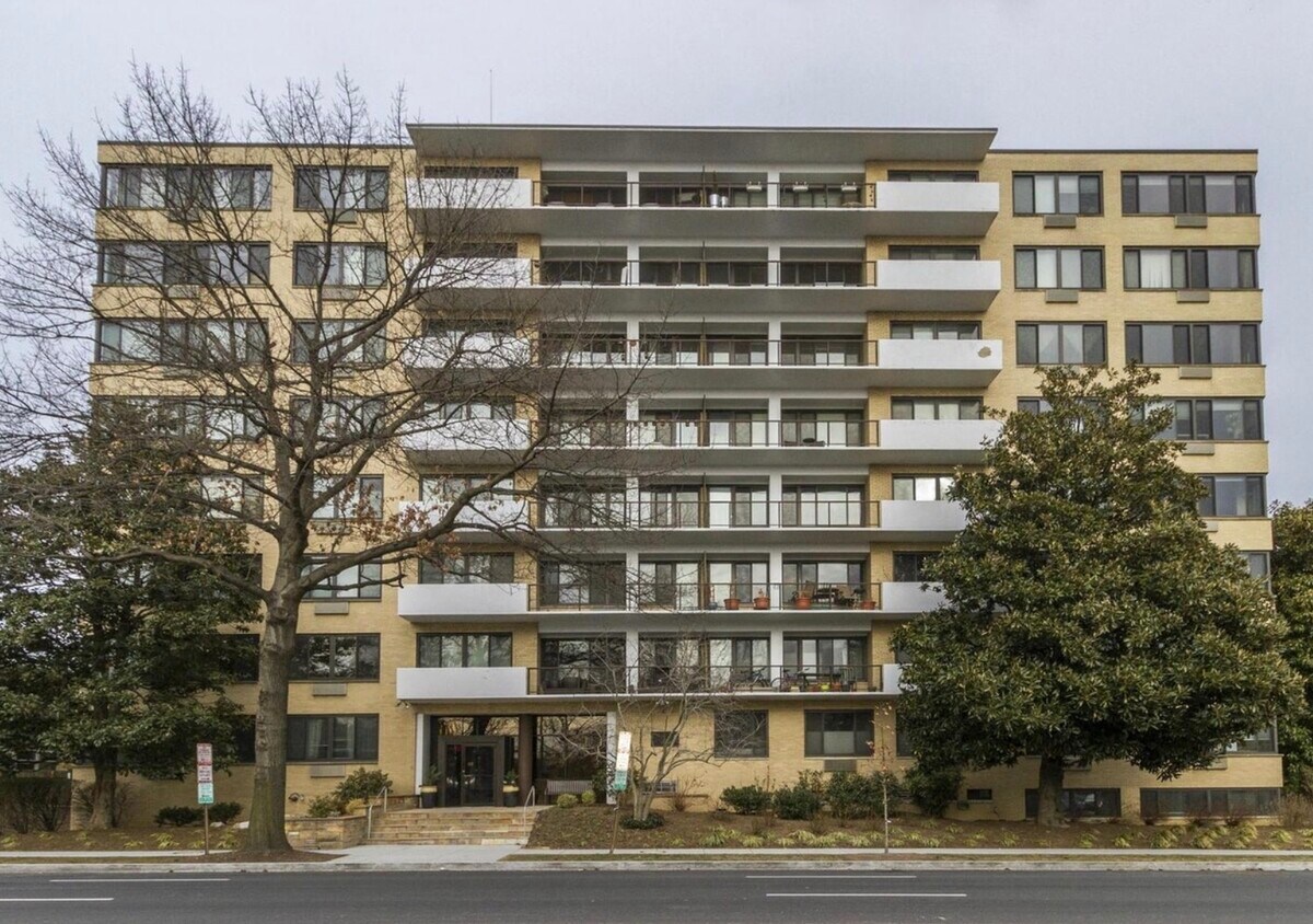Foto principal - 3601 Wisconsin Ave NW